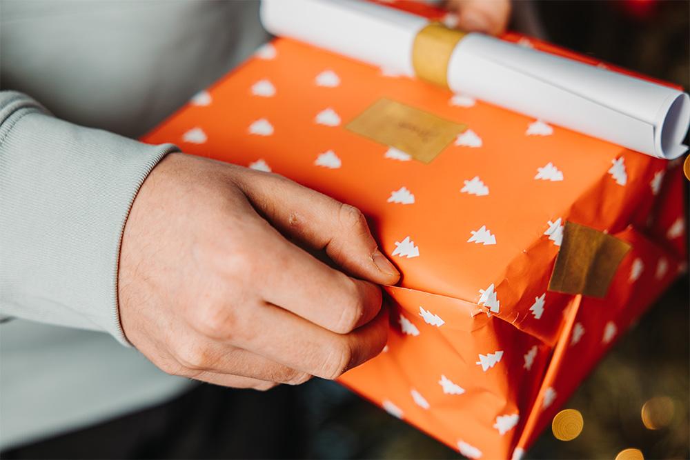 Corporate gift Wrapping. Good corporate gifts – Monday Merch Corporate gift Wrapping. Good corporate gifts